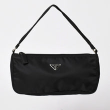 画像をギャラリービューアに読み込む, PRADA プラダ ナイロン アクセサリーポーチ ミニバッグ Re-Nylon トライアングルロゴ ブラック シルバー金具 美品 中古 4a003020