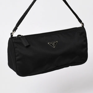PRADA プラダ ナイロン アクセサリーポーチ ミニバッグ Re-Nylon トライアングルロゴ ブラック シルバー金具 美品 中古 4a003020