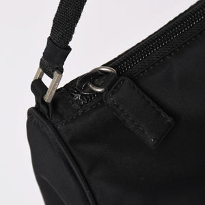 PRADA プラダ ナイロン アクセサリーポーチ ミニバッグ Re-Nylon トライアングルロゴ ブラック シルバー金具 美品 中古 4a003020
