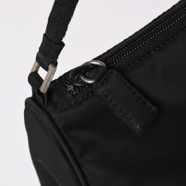 PRADA プラダ ナイロン アクセサリーポーチ ミニバッグ Re-Nylon トライアングルロゴ ブラック シルバー金具 美品 中古 4a003020