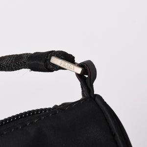 PRADA プラダ ナイロン アクセサリーポーチ ミニバッグ Re-Nylon トライアングルロゴ ブラック シルバー金具 美品 中古 4a003020