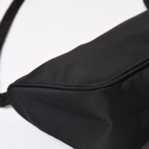 PRADA プラダ ナイロン アクセサリーポーチ ミニバッグ Re-Nylon トライアングルロゴ ブラック シルバー金具 美品 中古 4a003020