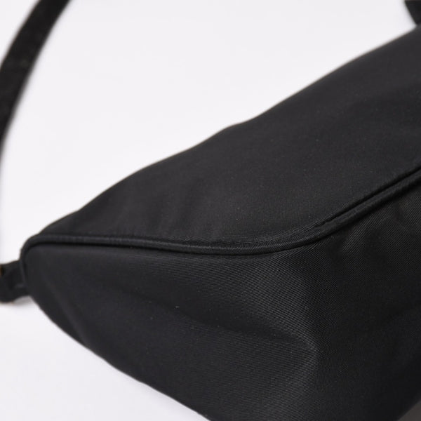 PRADA プラダ ナイロン アクセサリーポーチ ミニバッグ Re-Nylon トライアングルロゴ ブラック シルバー金具 美品 中古 4a003020