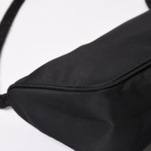 画像をギャラリービューアに読み込む, PRADA プラダ ナイロン アクセサリーポーチ ミニバッグ Re-Nylon トライアングルロゴ ブラック シルバー金具 美品 中古 4a003020