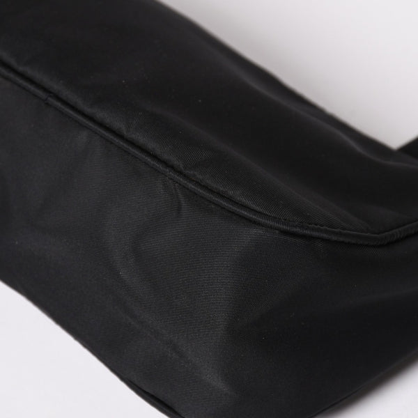 PRADA プラダ ナイロン アクセサリーポーチ ミニバッグ Re-Nylon トライアングルロゴ ブラック シルバー金具 美品 中古 4a003020