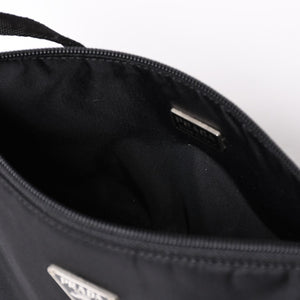 PRADA プラダ ナイロン アクセサリーポーチ ミニバッグ Re-Nylon トライアングルロゴ ブラック シルバー金具 美品 中古 4a003020