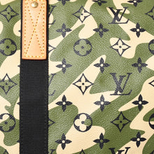 Load image into Gallery viewer, 極美品 LOUIS VUITTON ルイヴィトン ×村上隆 キーポルバンドリエール55 モノグラムモフラージュ M95774 ゴールド金具 中古 4a002879