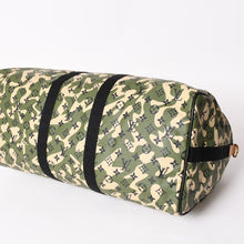 Load image into Gallery viewer, 極美品 LOUIS VUITTON ルイヴィトン ×村上隆 キーポルバンドリエール55 モノグラムモフラージュ M95774 ゴールド金具 中古 4a002879