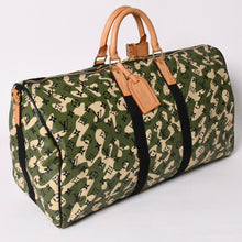Load image into Gallery viewer, 極美品 LOUIS VUITTON ルイヴィトン ×村上隆 キーポルバンドリエール55 モノグラムモフラージュ M95774 ゴールド金具 中古 4a002879