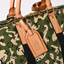 Load image into Gallery viewer, 極美品 LOUIS VUITTON ルイヴィトン ×村上隆 キーポルバンドリエール55 モノグラムモフラージュ M95774 ゴールド金具 中古 4a002879