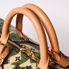 Load image into Gallery viewer, 極美品 LOUIS VUITTON ルイヴィトン ×村上隆 キーポルバンドリエール55 モノグラムモフラージュ M95774 ゴールド金具 中古 4a002879