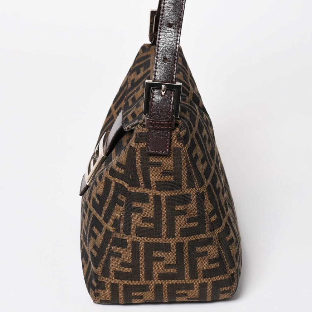 極美品 FENDI フェンディ マンマバケット ワンショルダーバッグ 2228 26425 ブラウン ズッカ柄 シルバー金具 中古 4a003218