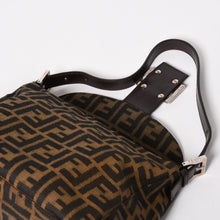 画像をギャラリービューアに読み込む, 極美品 FENDI フェンディ マンマバケット ワンショルダーバッグ 2228 26425 ブラウン ズッカ柄 シルバー金具 中古 4a003218