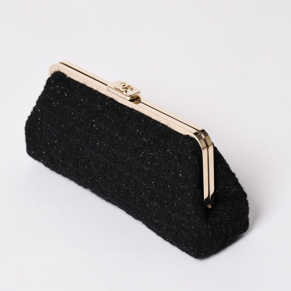 New and unused CHANEL CHANEL clutch back pouch 30 series here mark tweed pouch black gold gold hardware used 4a002761