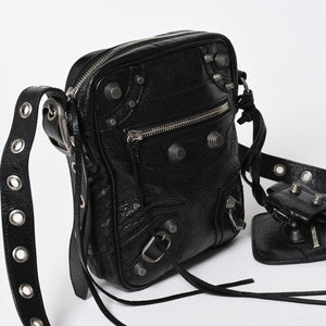 新品同様 BALENCIAGA バレンシアガ Le Cagole ル カゴール ショルダーバッグ ブラック 719065 中古 4a007216