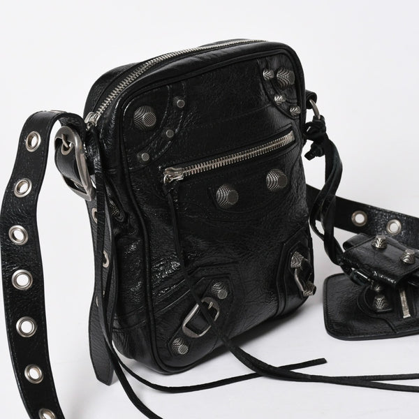 新品同様 BALENCIAGA バレンシアガ Le Cagole ル カゴール ショルダーバッグ ブラック 719065 中古 4a007216