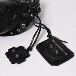 新品同様 BALENCIAGA バレンシアガ Le Cagole ル カゴール ショルダーバッグ ブラック 719065 中古 4a007216