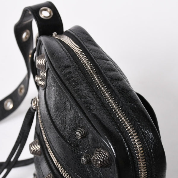 新品同様 BALENCIAGA バレンシアガ Le Cagole ル カゴール ショルダーバッグ ブラック 719065 中古 4a007216
