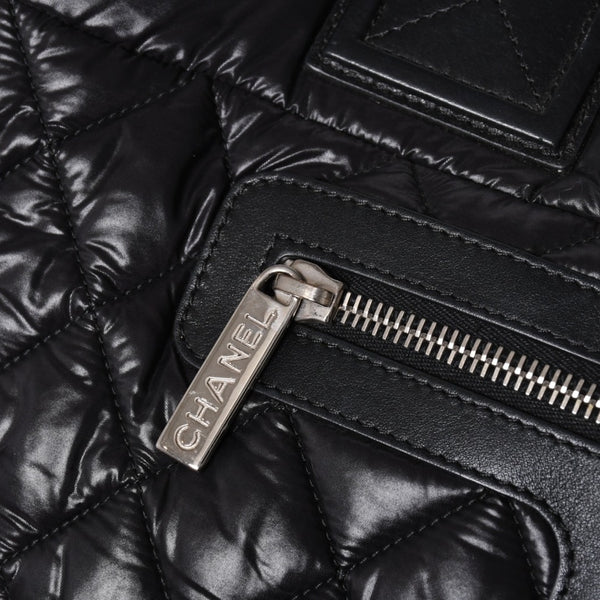 Very Good Condition CHANEL Chanel Coco Cocoon Small Tote Handbag A48610 No. 16 Coco Mark Black Silver Hardware Used 4a002953