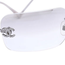 Load image into Gallery viewer, 極美品 CHANEL シャネル Sunglasses サングラス クリア ラインストーン シルバー金具 ココマーク 4017-D 62◻︎17 120 中古 4a002961