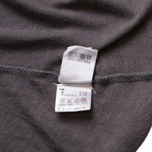 Load image into Gallery viewer, CHROME HEARTS クロムハーツ ヘンリーネック 7部袖Tシャツ サイズXL ヴァインダガー セメタリークロス サンドグレー 美品 中古 4a003160