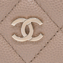 Load image into Gallery viewer, 極美品 CHANEL シャネル クラシックジップカードケース 28番台 マトラッセ キャビアスキン ベージュ ココマーク CCマーク メタル ゴールド 中古 4a003002