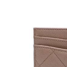 Load image into Gallery viewer, 極美品 CHANEL シャネル クラシックジップカードケース 28番台 マトラッセ キャビアスキン ベージュ ココマーク CCマーク メタル ゴールド 中古 4a003002