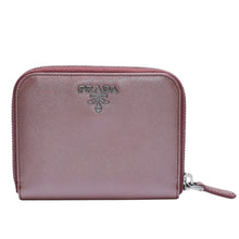Load image into Gallery viewer, PRADA プラダ 2つ折り財布 コンパクトジップ 財布 ピンク PVC シルバー金具 1M0605R142 美品 中古 4a003019