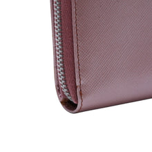 Load image into Gallery viewer, PRADA プラダ 2つ折り財布 コンパクトジップ 財布 ピンク PVC シルバー金具 1M0605R142 美品 中古 4a003019