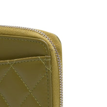 Load image into Gallery viewer, 極美品 CHANEL シャネル クラシックジップカードケース ランダム品番 AP3179 コインケース ココマーク ラムスキン ピスタチオグリーン ゴールド金具 中古 4a002833
