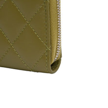 Load image into Gallery viewer, 極美品 CHANEL シャネル クラシックジップカードケース ランダム品番 AP3179 コインケース ココマーク ラムスキン ピスタチオグリーン ゴールド金具 中古 4a002833