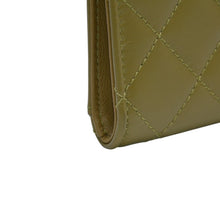Load image into Gallery viewer, 極美品 CHANEL シャネル クラシックジップカードケース ランダム品番 AP3179 コインケース ココマーク ラムスキン ピスタチオグリーン ゴールド金具 中古 4a002833