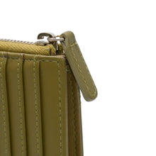 Load image into Gallery viewer, 極美品 CHANEL シャネル クラシックジップカードケース ランダム品番 AP3179 コインケース ココマーク ラムスキン ピスタチオグリーン ゴールド金具 中古 4a002833