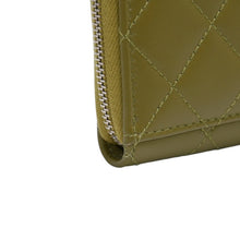 Load image into Gallery viewer, 極美品 CHANEL シャネル クラシックジップカードケース ランダム品番 AP3179 コインケース ココマーク ラムスキン ピスタチオグリーン ゴールド金具 中古 4a002833