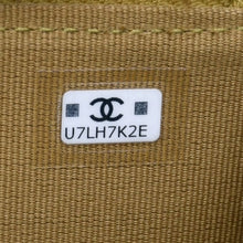 Load image into Gallery viewer, 極美品 CHANEL シャネル クラシックジップカードケース ランダム品番 AP3179 コインケース ココマーク ラムスキン ピスタチオグリーン ゴールド金具 中古 4a002833