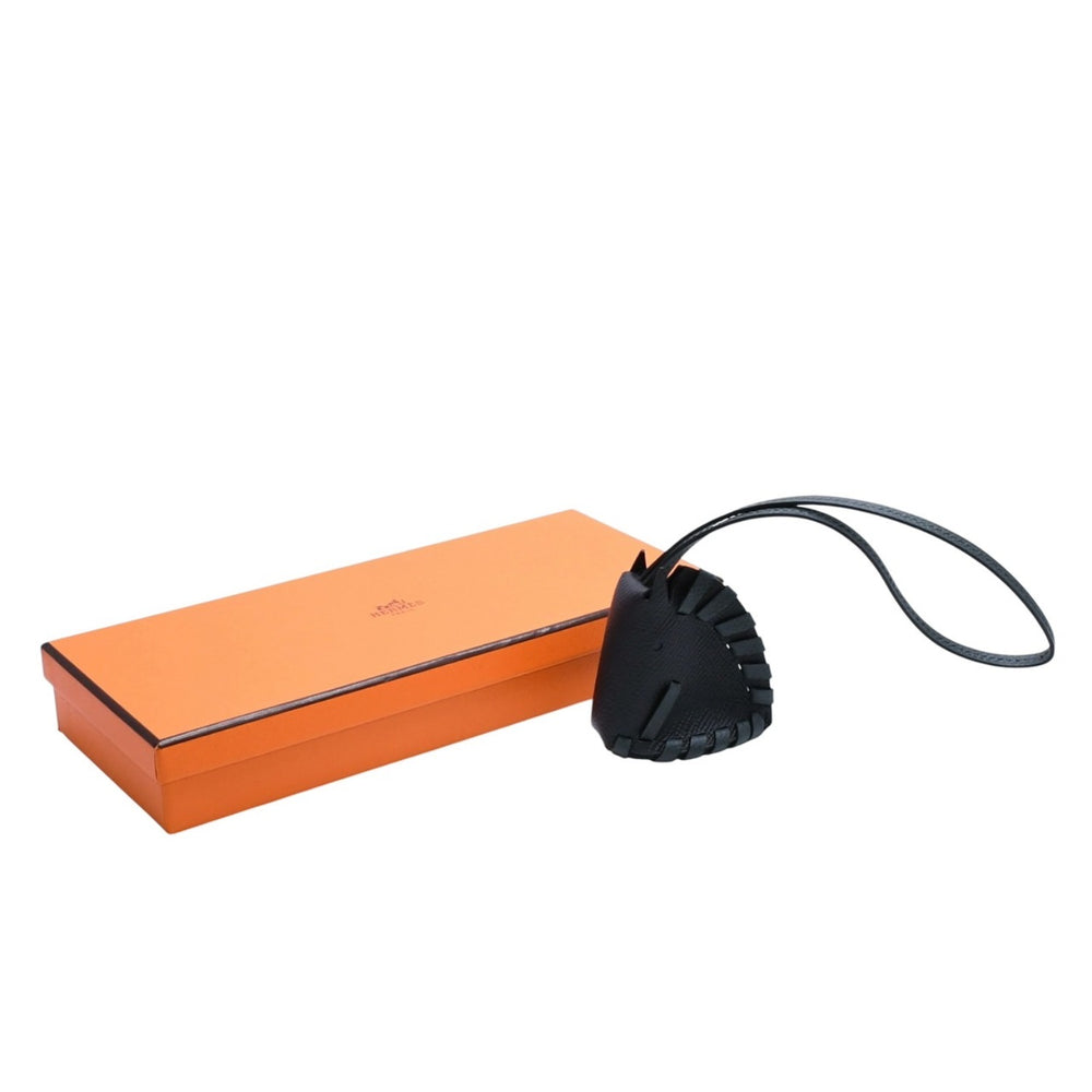 New and unused HERMES Schwartresse Bag Charm Strap Horse Head Vaux Epson Black Embossed Leather Accessory Used 4a003050