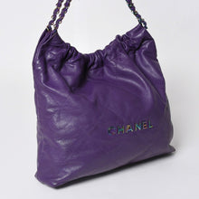 Load image into Gallery viewer, CHANEL シャネル 22 ハンドバッグ ショルダーバッグ ランダム番台 シャイニーカーフスキン パープル レインボー金具 美品 中古 4a003085