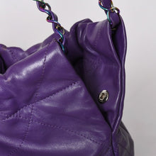 Load image into Gallery viewer, CHANEL シャネル 22 ハンドバッグ ショルダーバッグ ランダム番台 シャイニーカーフスキン パープル レインボー金具 美品 中古 4a003085