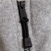 Load image into Gallery viewer, 極美品 MIU MIU ミュウミュウ ダウンジャケット グレー ブラック コート フリース ブルゾン サイズ38 中古 4a001043