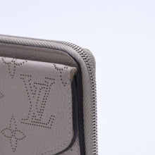 Load image into Gallery viewer, 極美品 LOUIS VUITTON ルイヴィトン ポルトカルト レクトヴェルソ コンパクトウォレット モノグラムヴェルニ M82333 シルバー金具 中古 4a003333