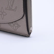 Load image into Gallery viewer, 極美品 LOUIS VUITTON ルイヴィトン ポルトカルト レクトヴェルソ コンパクトウォレット モノグラムヴェルニ M82333 シルバー金具 中古 4a003333