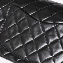 Load image into Gallery viewer, CHANEL シャネル マトラッセ23 Wフラップ Wチェーンショルダーバッグ A06434 4番台 ココマーク ラムスキン ブラック 美品 中古 4a003322
