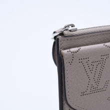 Load image into Gallery viewer, 極美品 LOUIS VUITTON ルイヴィトン ポルトカルト レクトヴェルソ コンパクトウォレット モノグラムヴェルニ M82333 シルバー金具 中古 4a003333