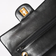 Load image into Gallery viewer, CHANEL シャネル マトラッセ23 Wフラップ Wチェーンショルダーバッグ A06434 4番台 ココマーク ラムスキン ブラック 美品 中古 4a003322