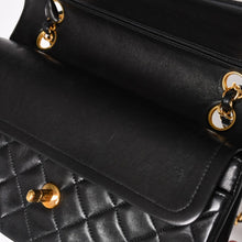 Load image into Gallery viewer, CHANEL シャネル マトラッセ23 Wフラップ Wチェーンショルダーバッグ A06434 4番台 ココマーク ラムスキン ブラック 美品 中古 4a003322