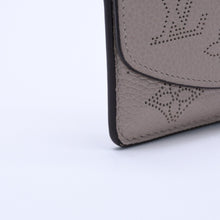Load image into Gallery viewer, 極美品 LOUIS VUITTON ルイヴィトン ポルトカルト レクトヴェルソ コンパクトウォレット モノグラムヴェルニ M82333 シルバー金具 中古 4a003333