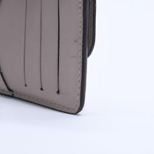 Load image into Gallery viewer, 極美品 LOUIS VUITTON ルイヴィトン ポルトカルト レクトヴェルソ コンパクトウォレット モノグラムヴェルニ M82333 シルバー金具 中古 4a003333