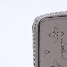 Load image into Gallery viewer, 極美品 LOUIS VUITTON ルイヴィトン ポルトカルト レクトヴェルソ コンパクトウォレット モノグラムヴェルニ M82333 シルバー金具 中古 4a003333