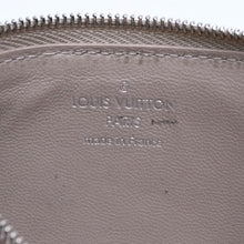 Load image into Gallery viewer, 極美品 LOUIS VUITTON ルイヴィトン ポルトカルト レクトヴェルソ コンパクトウォレット モノグラムヴェルニ M82333 シルバー金具 中古 4a003333