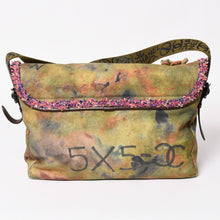 Load image into Gallery viewer, 極美品 CHANEL シャネル エンブロイダリー メッセンジャーバッグ 21番台 A92790 グラフィティ カーキ ココマーク 中古 4a003390